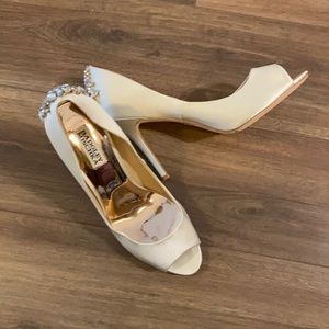 Badgley Mischka peep toe heels